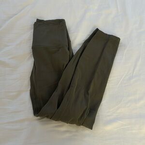 Lulu olive green align